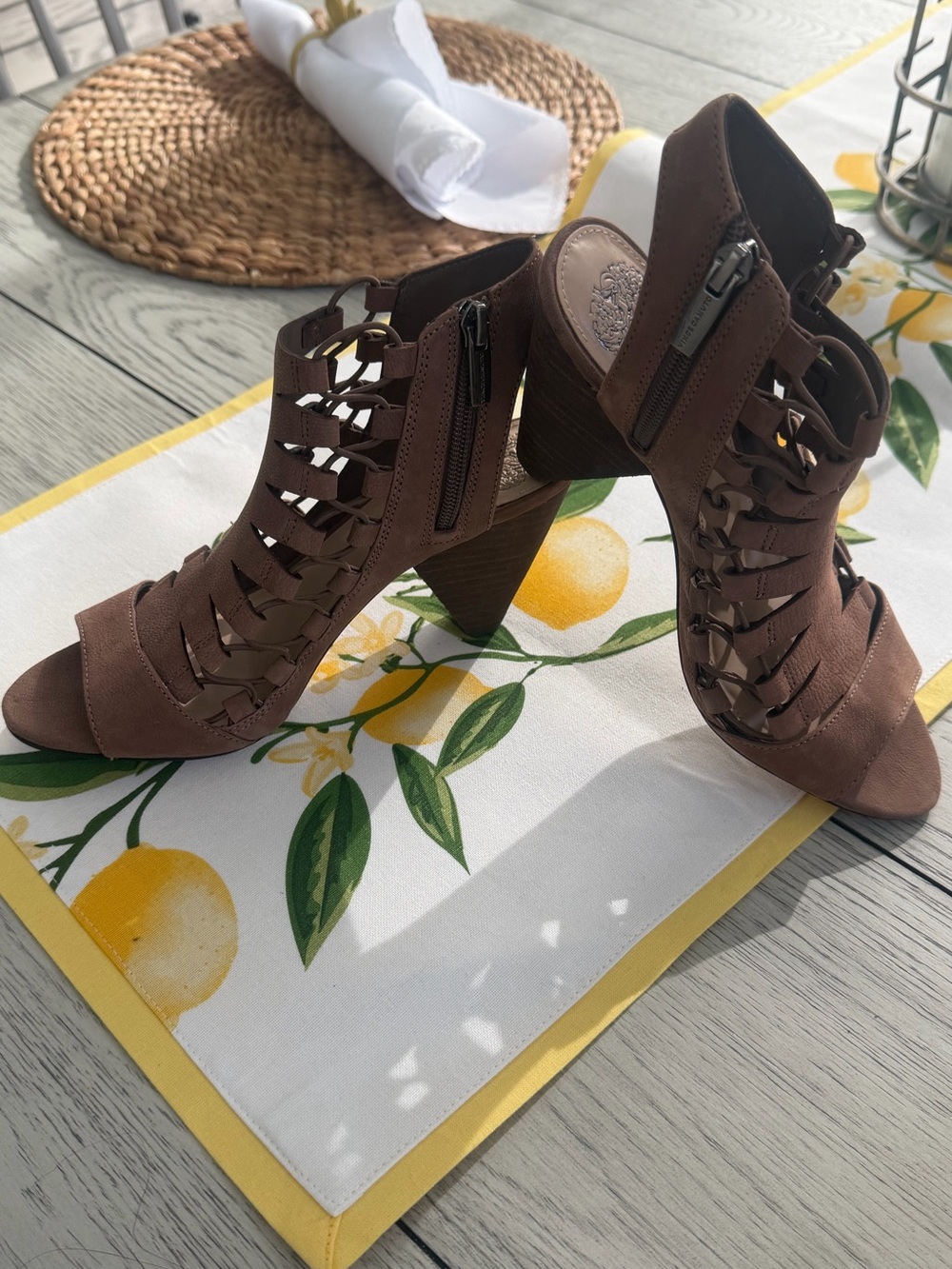 NWOT Vince Camuto Women’s Taupe Strappy Block Heel Peep Toe Sandals - Sz 7.5